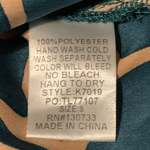 Umgee Short Sleeve Button Down Blouse Size Small - Picture 6 of 6